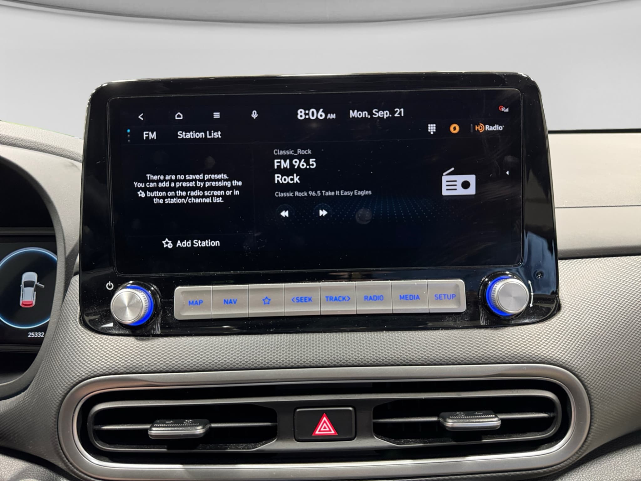 2023 Hyundai Kona EV view 12