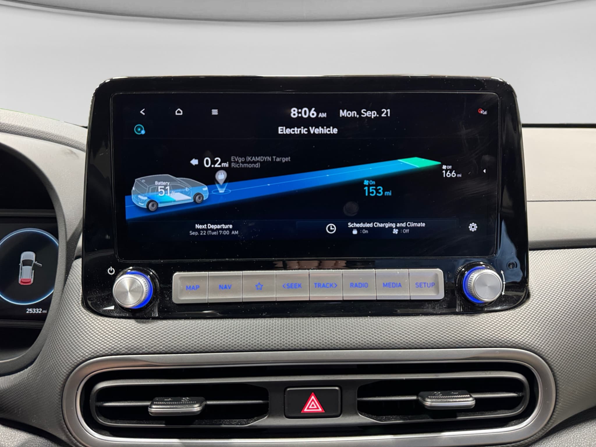 2023 Hyundai Kona EV view 11