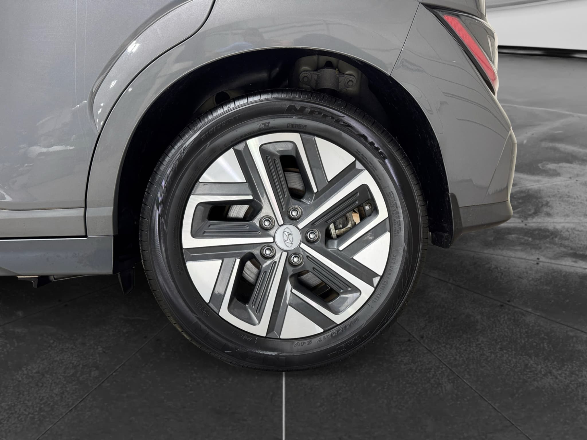 2023 Hyundai Kona EV view 31