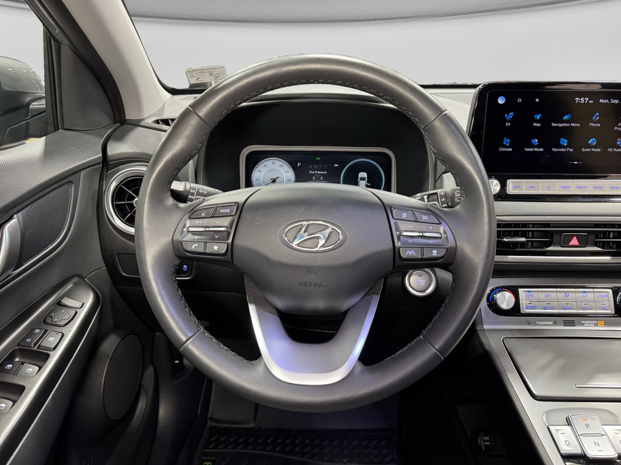 2023 Hyundai Kona EV view 8
