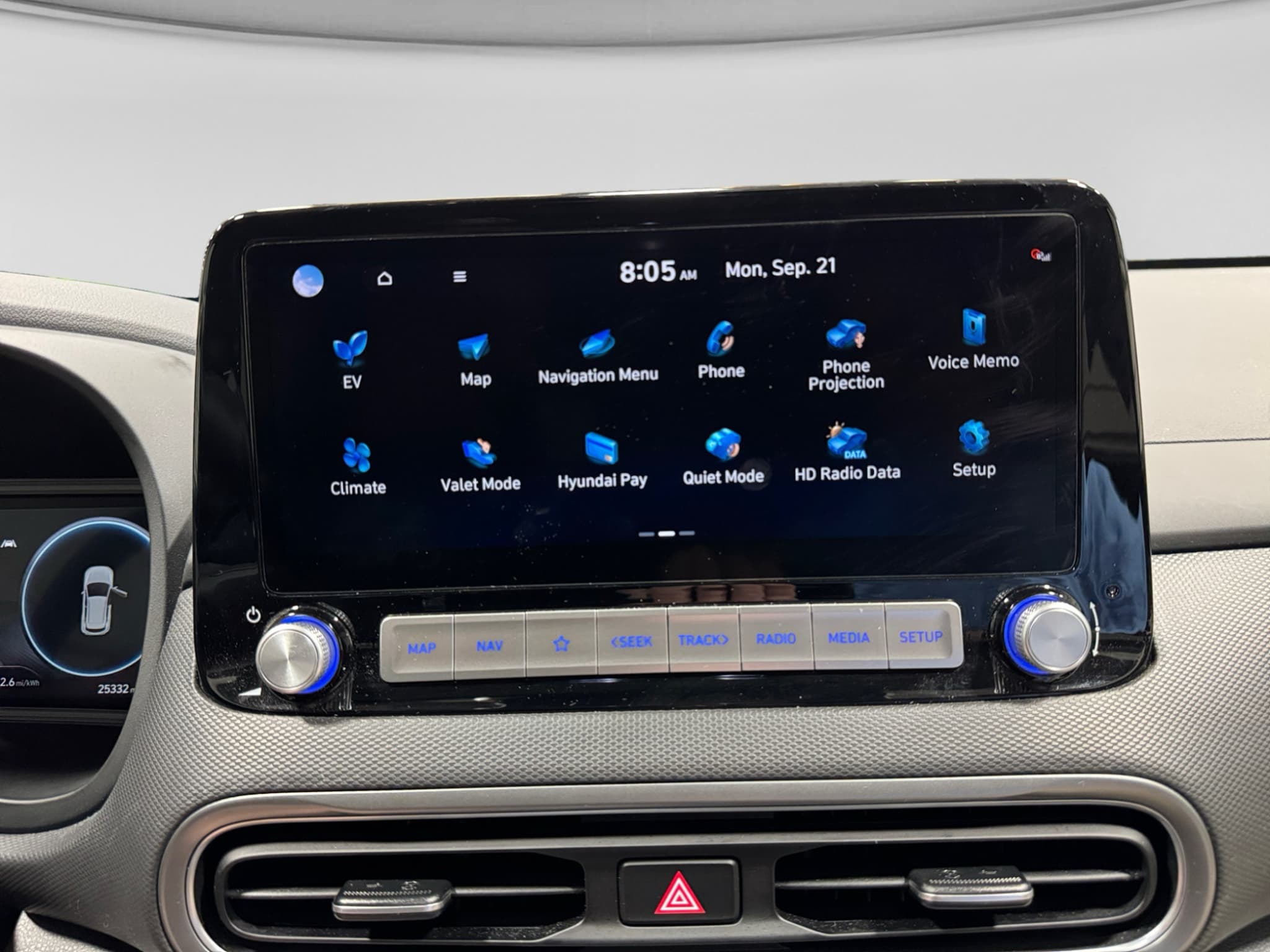 2023 Hyundai Kona EV view 13