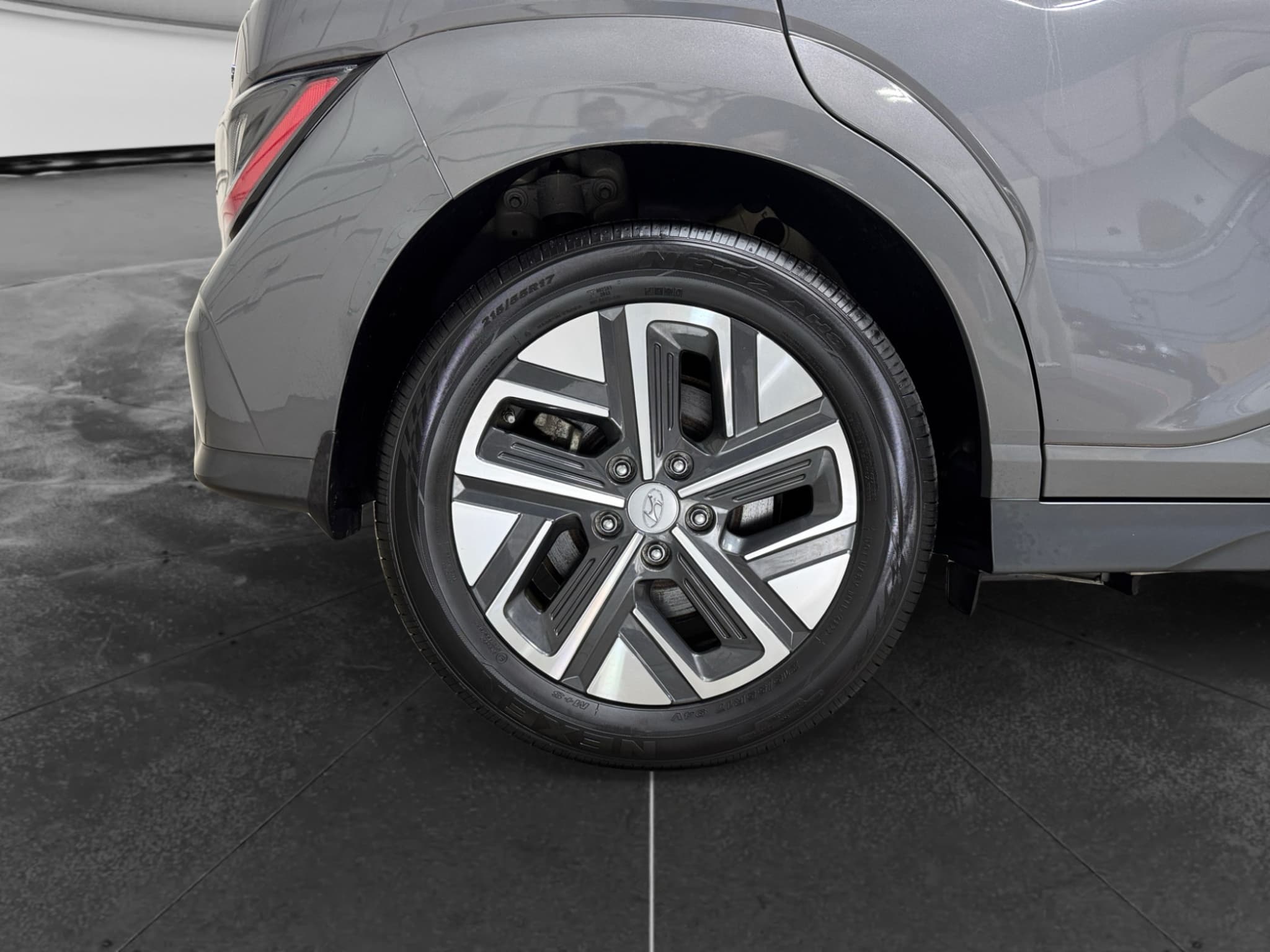 2023 Hyundai Kona EV view 33