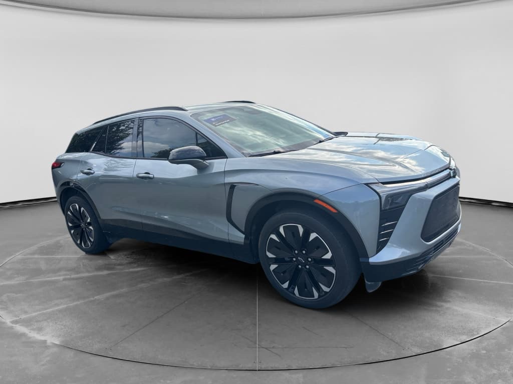 2024 Chevrolet Blazer EV view 3