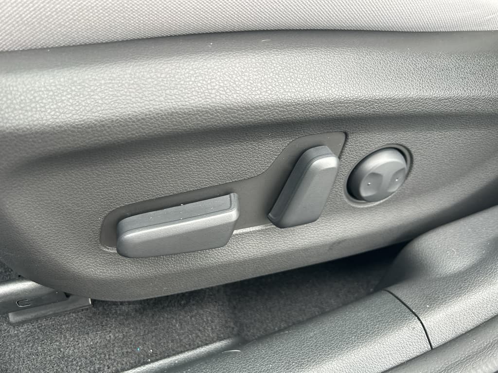 2023 Hyundai Kona EV view 7