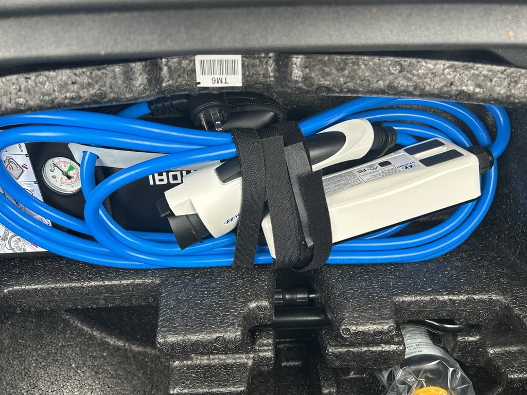 2023 Hyundai Kona EV view 6