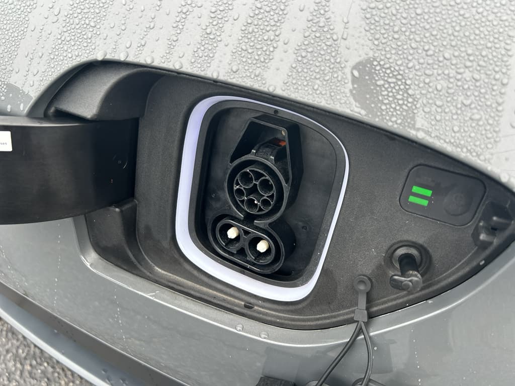 2023 Hyundai Kona EV view 5