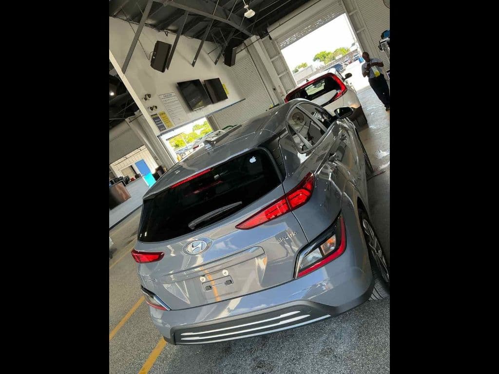 2023 Hyundai Kona EV view 3