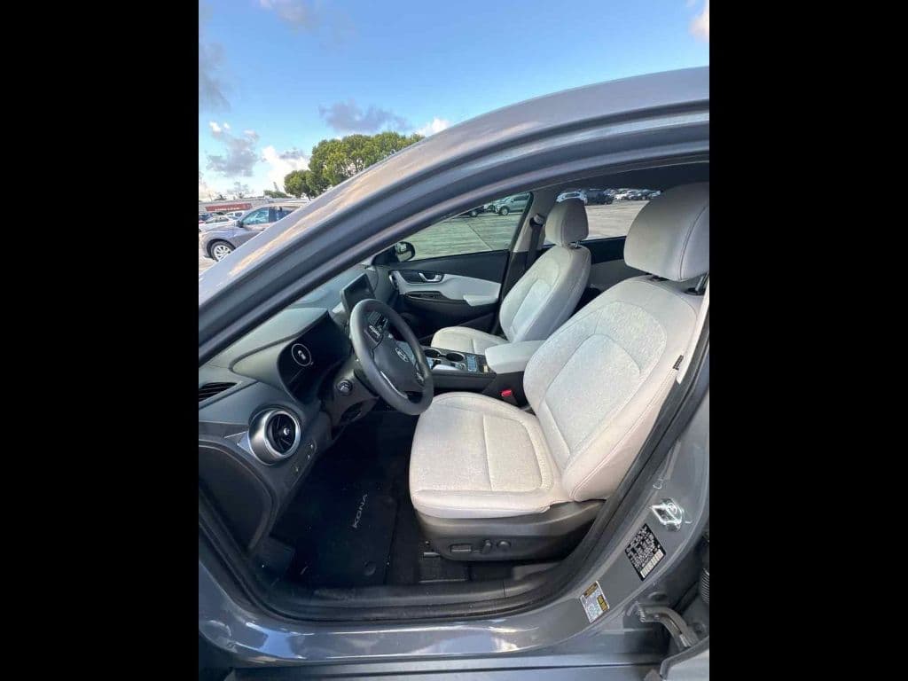 2023 Hyundai Kona EV view 5