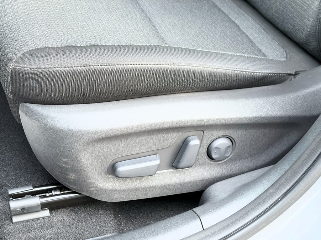 2023 Hyundai Kona EV view 6