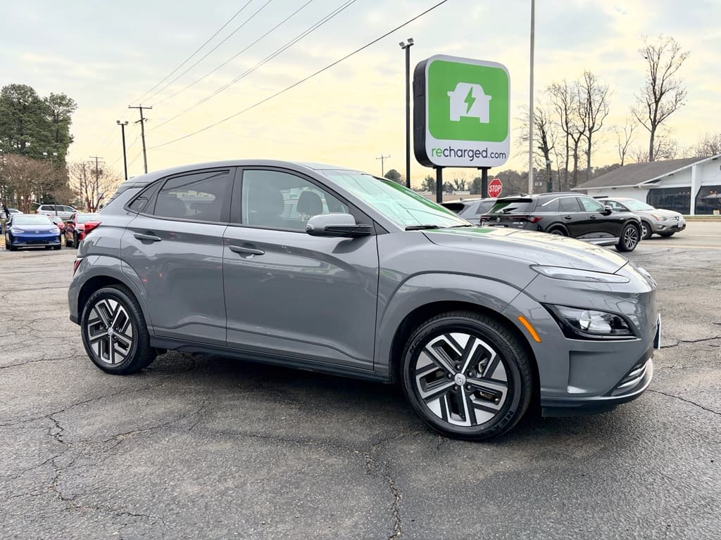 2023 Hyundai Kona EV view 4