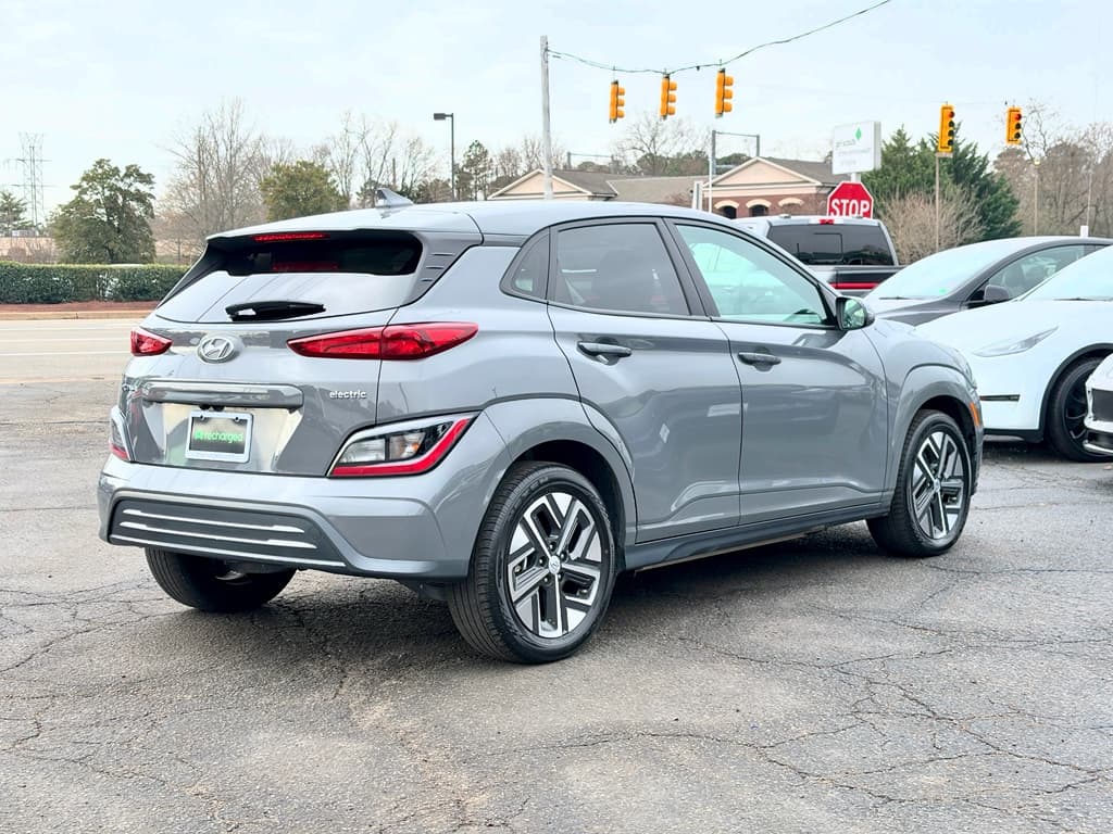 2023 Hyundai Kona EV view 3