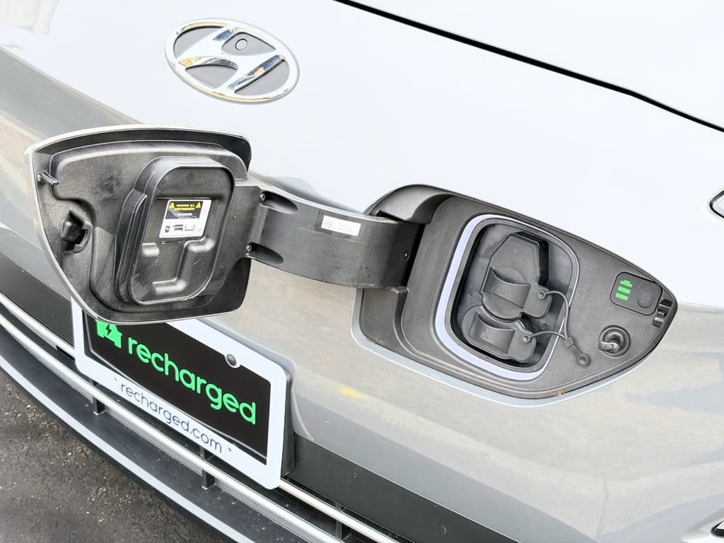 2023 Hyundai Kona EV view 5