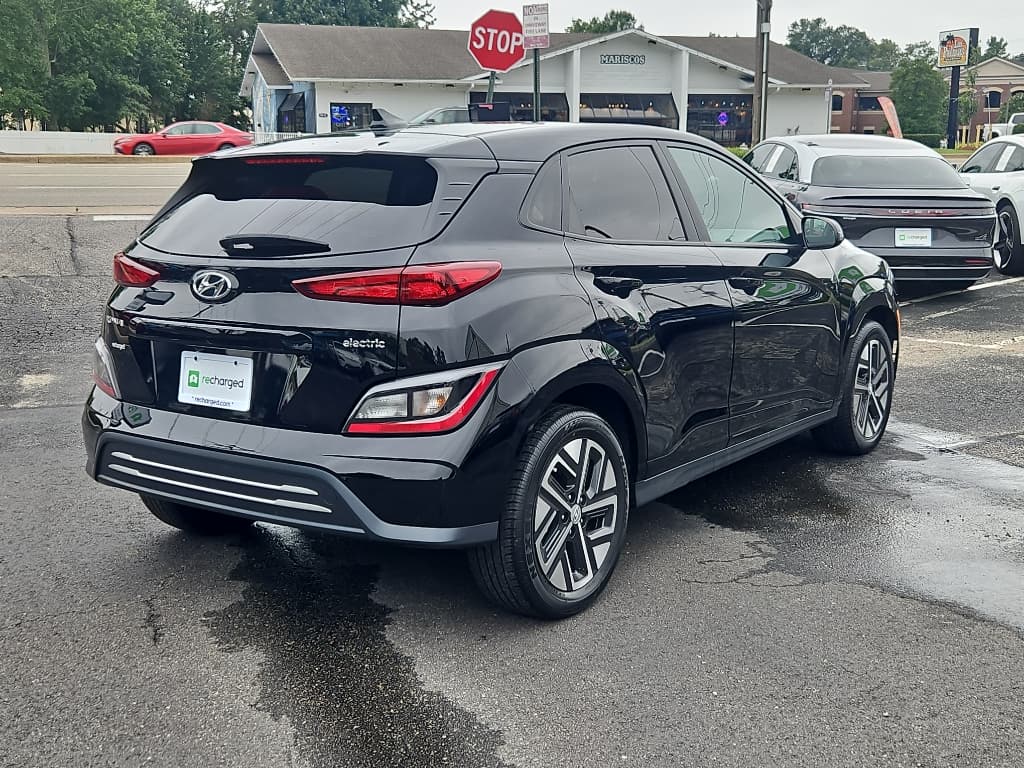 2023 Hyundai Kona EV view 3