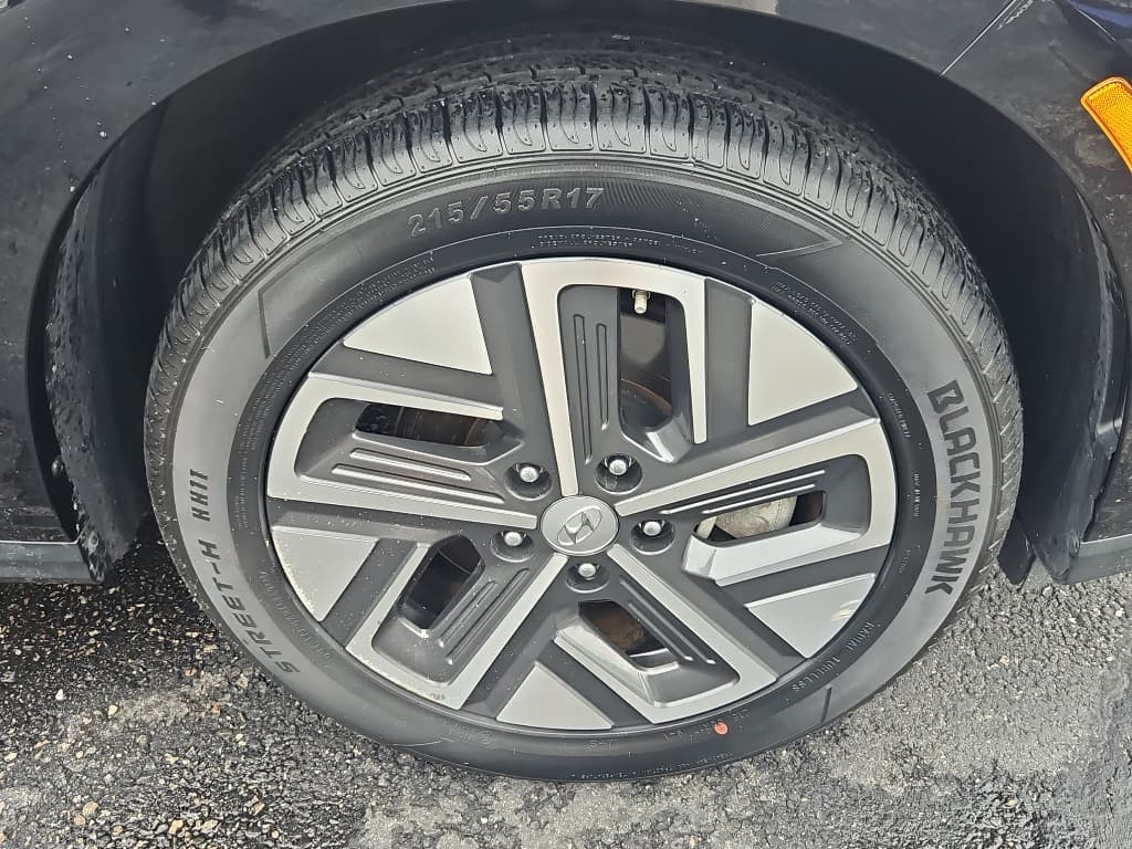 2023 Hyundai Kona EV view 28