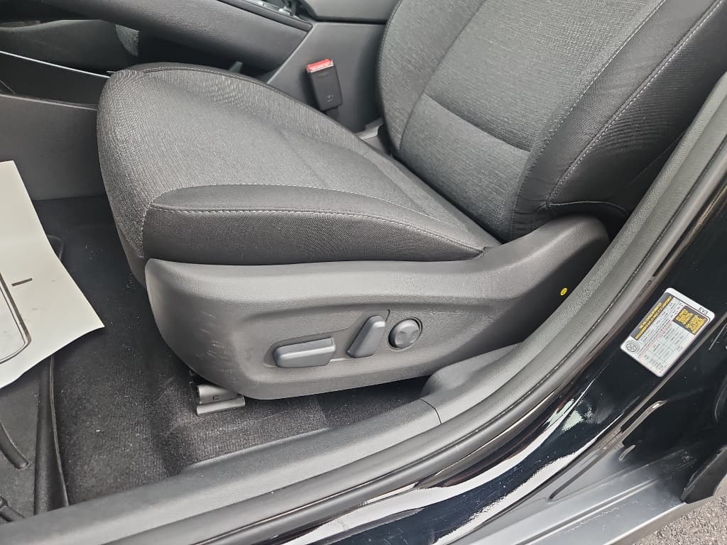 2023 Hyundai Kona EV view 7