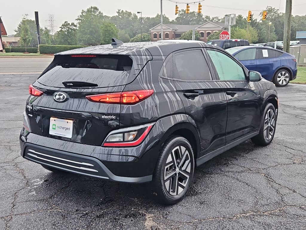 2023 Hyundai Kona EV view 3