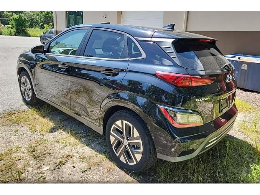2023 Hyundai Kona EV view 4
