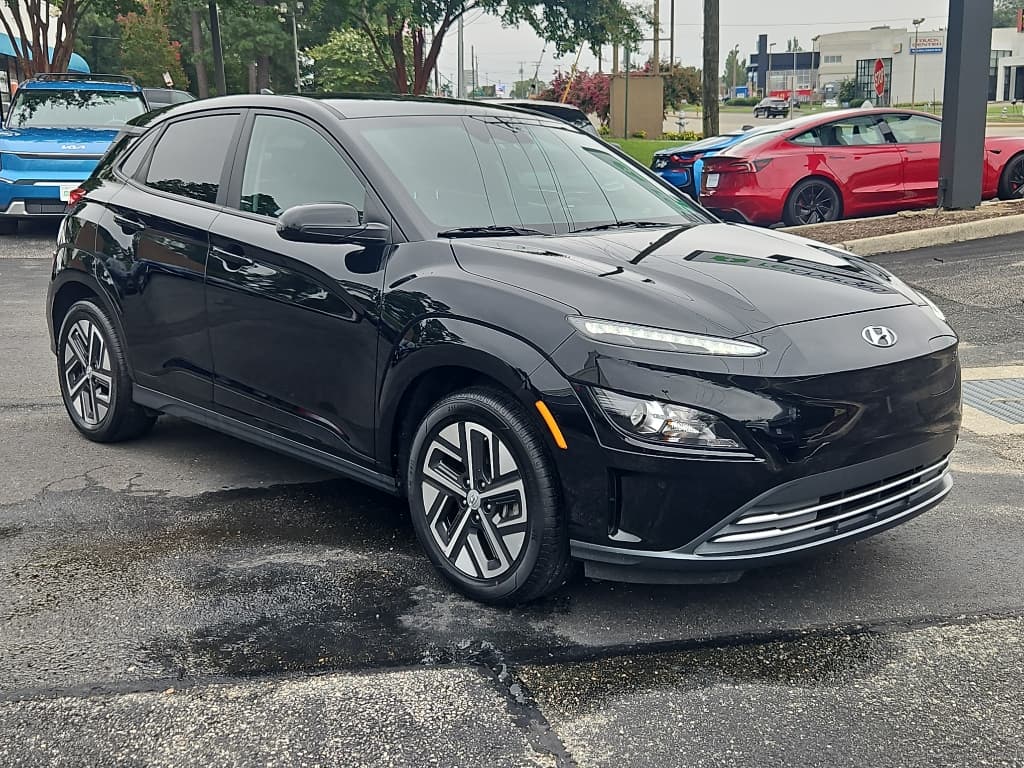 2023 Hyundai Kona EV view 4