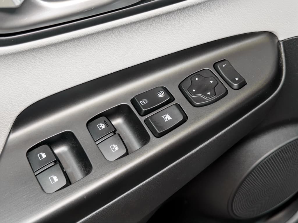 2023 Hyundai Kona EV view 7