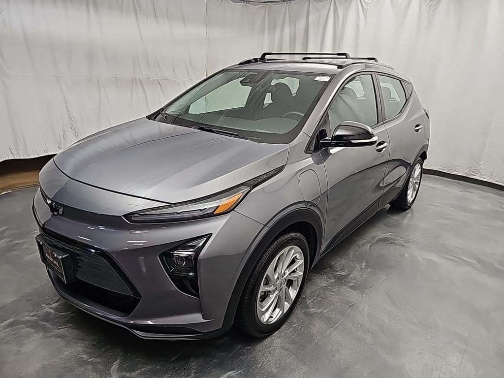 2023 Chevrolet Bolt EUV view 1