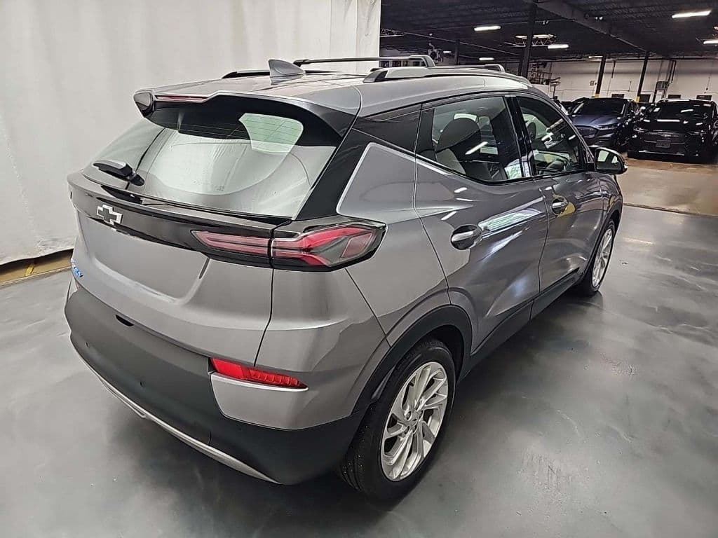 2023 Chevrolet Bolt EUV view 3