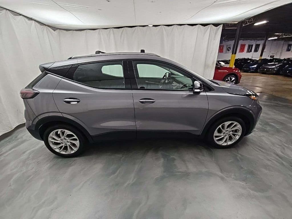 2023 Chevrolet Bolt EUV view 4