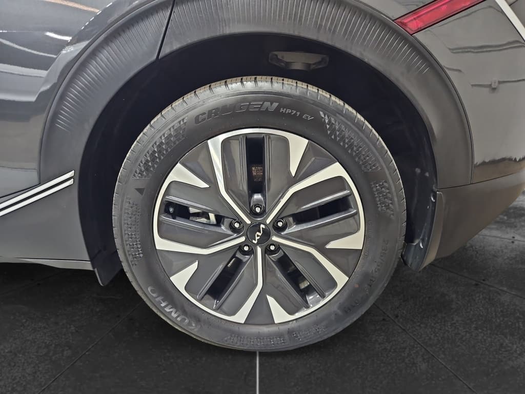 2024 Kia EV6 view 34