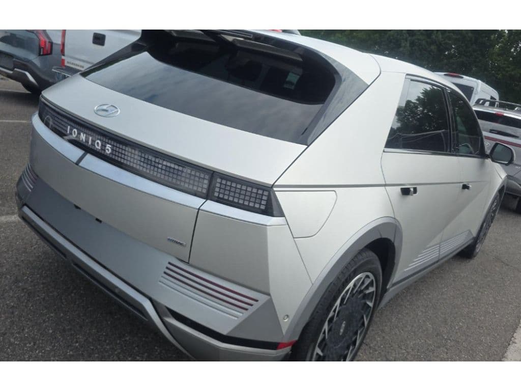 2023 Hyundai IONIQ 5 view 3