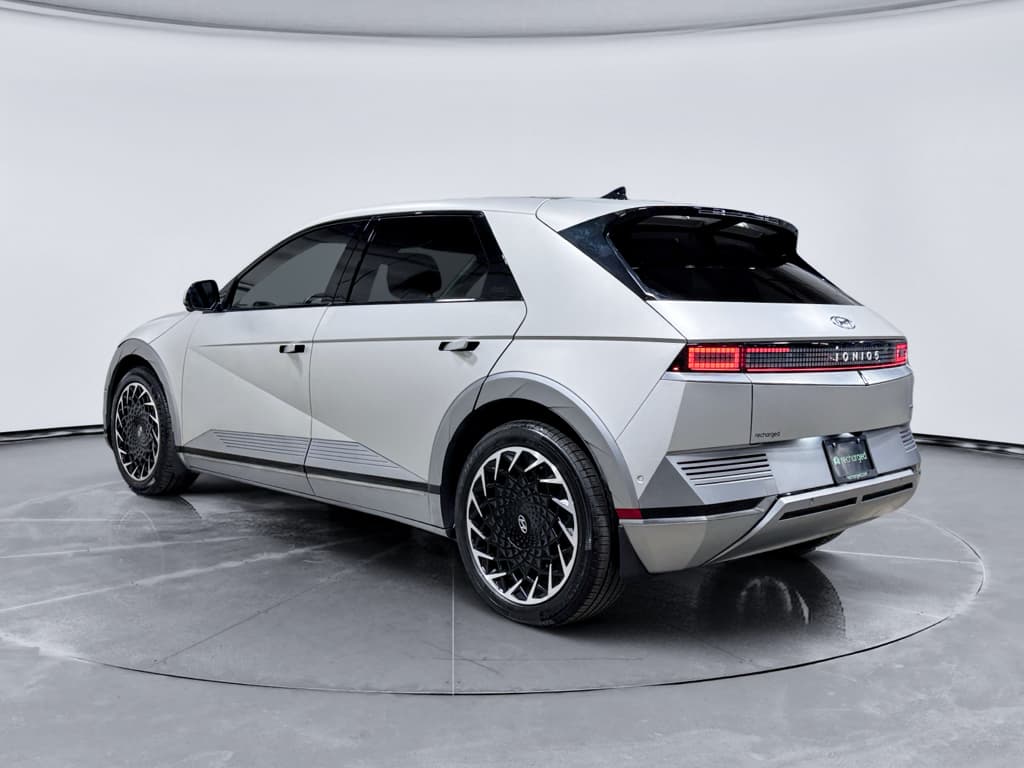 2023 Hyundai IONIQ 5 view 2