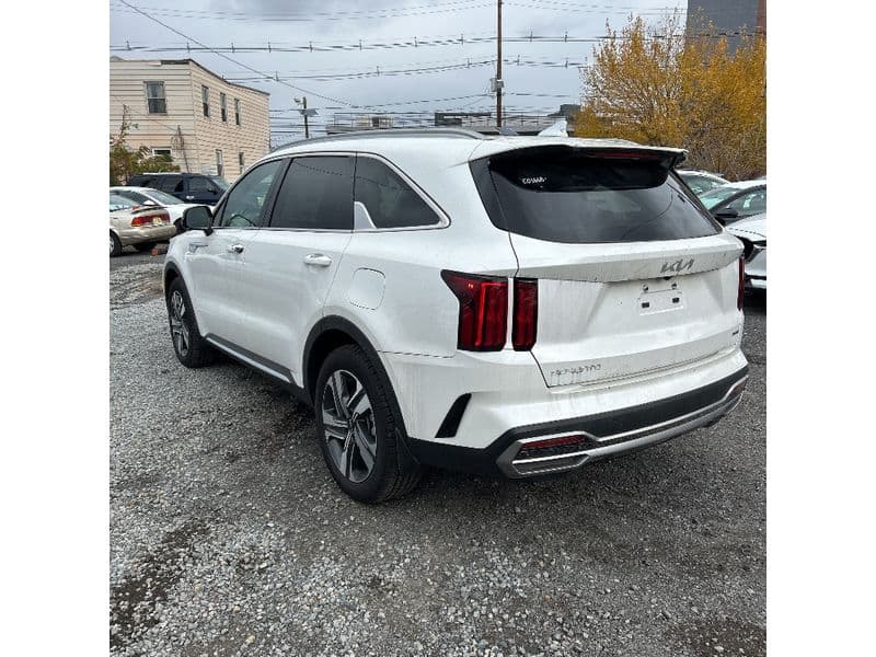 2023 Kia Sorento Plug-in Hybrid view 2