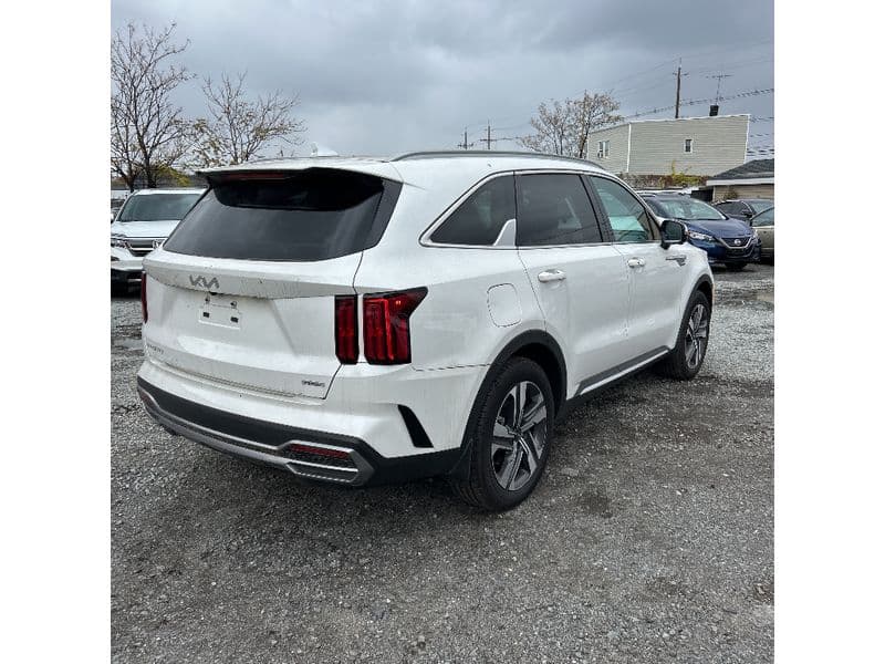 2023 Kia Sorento Plug-in Hybrid view 3