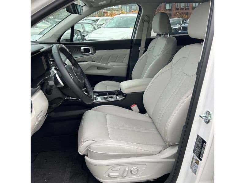 2023 Kia Sorento Plug-in Hybrid view 5