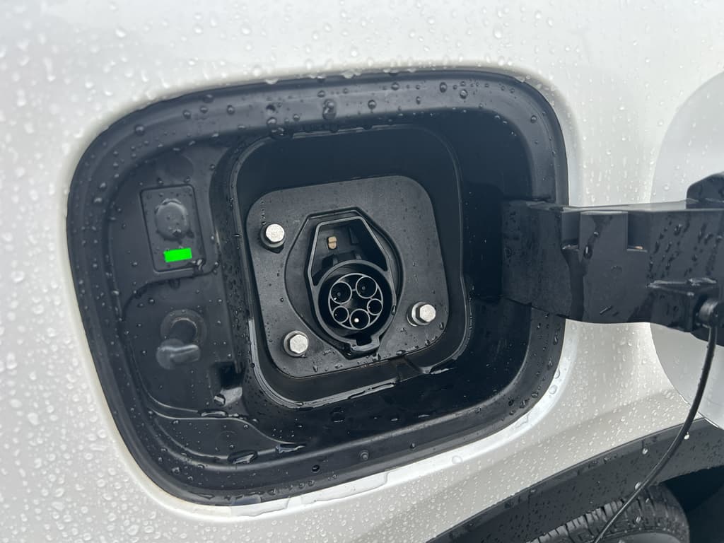 2023 Kia Sorento Plug-in Hybrid view 5