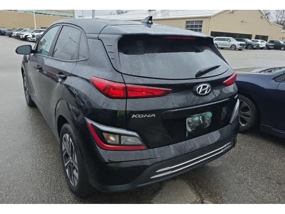 2023 Hyundai Kona EV view 4