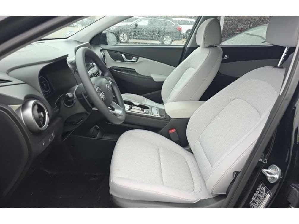 2023 Hyundai Kona EV view 5