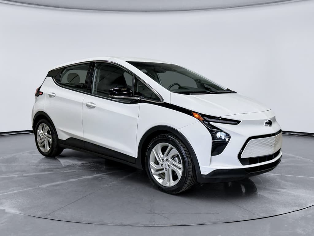 2023 Chevrolet Bolt EV view 4