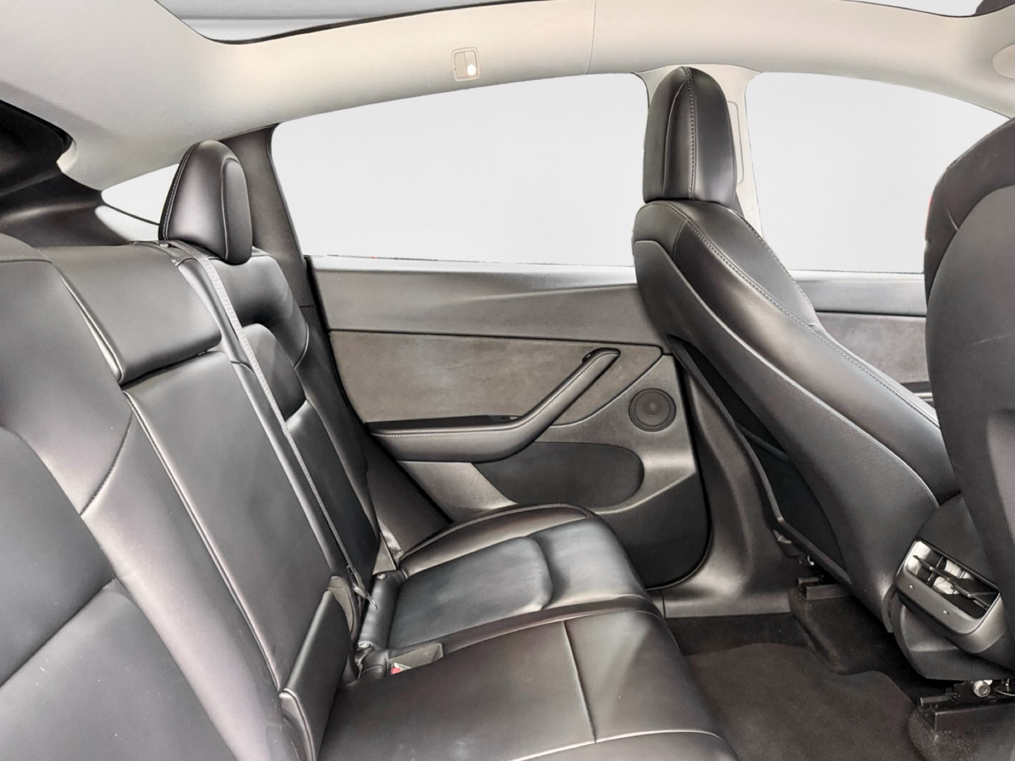 2021 Tesla Model Y view 21