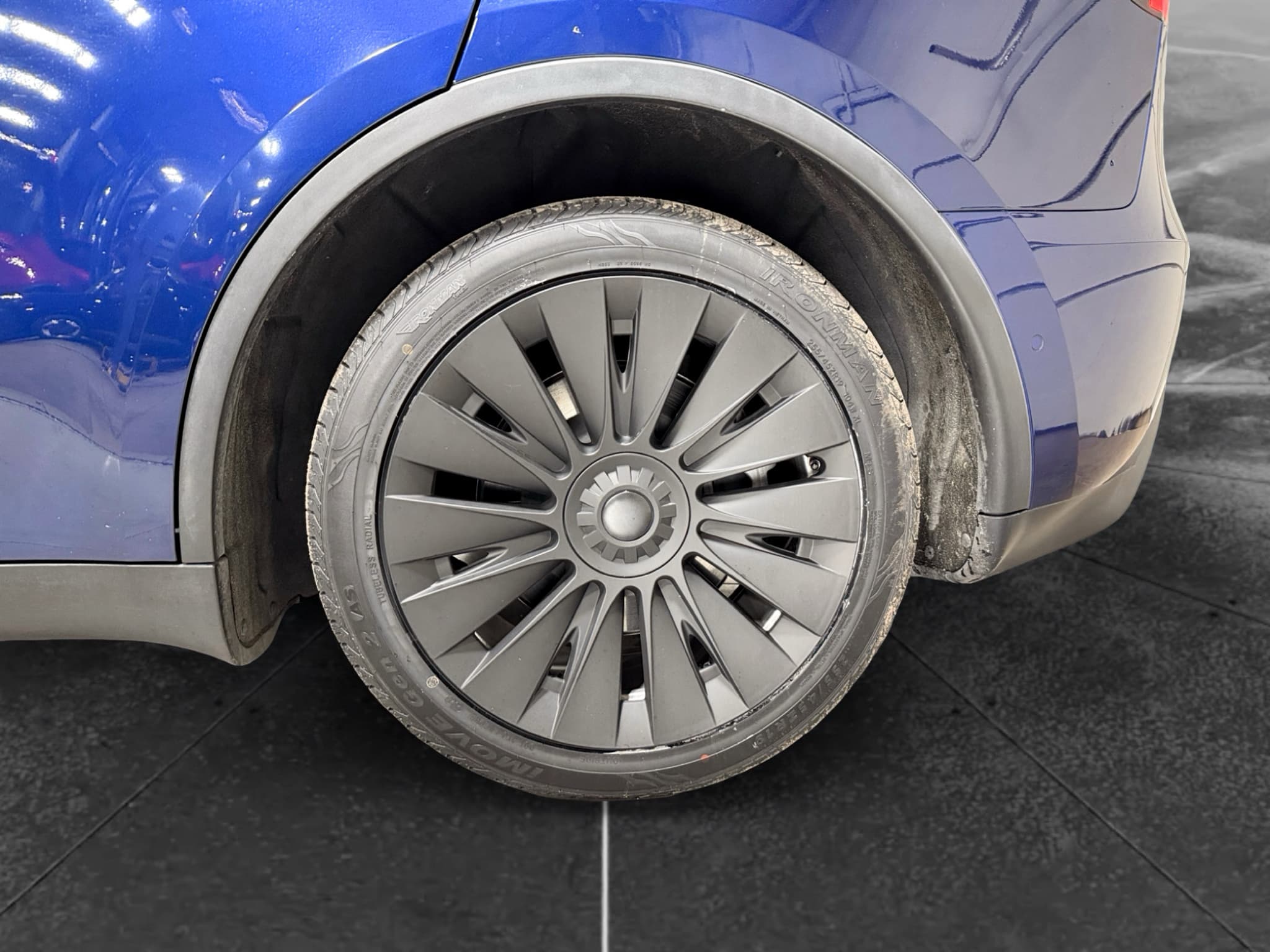 2021 Tesla Model Y view 32