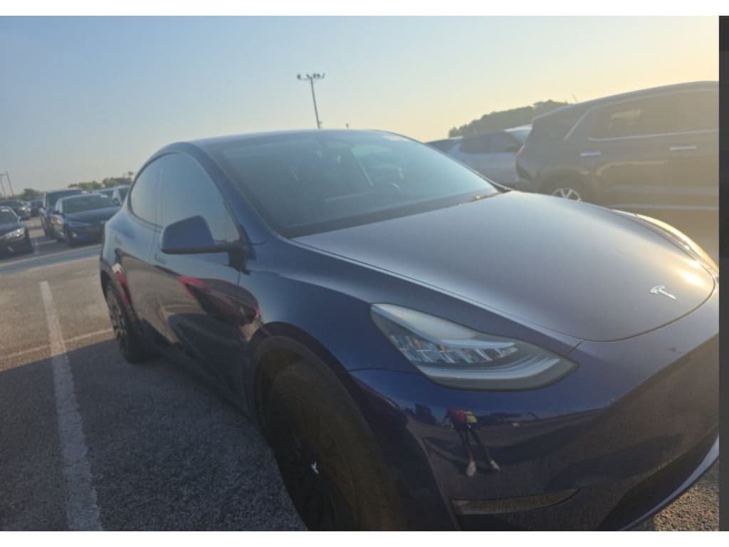2021 Tesla Model Y view 4