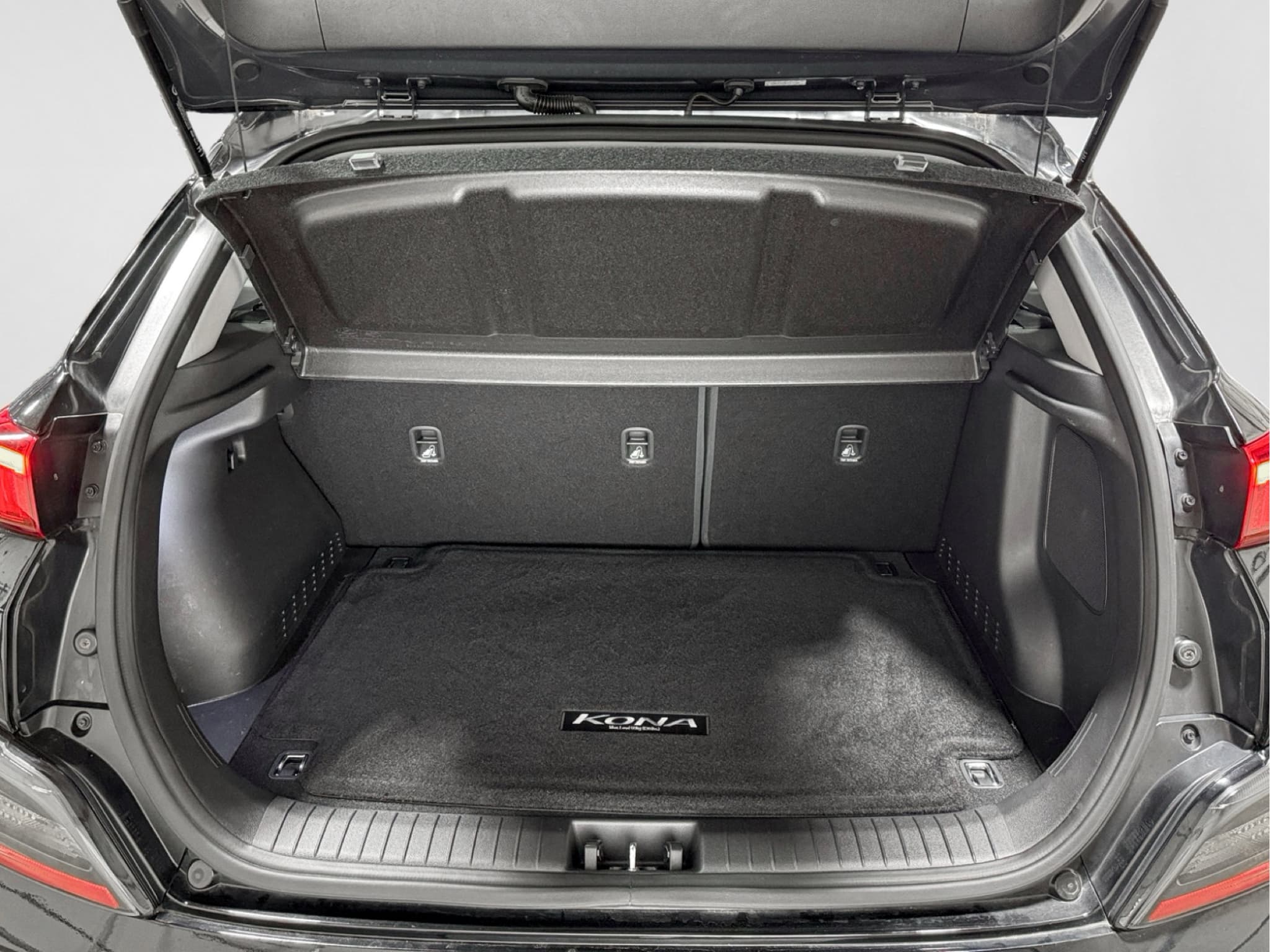 2023 Hyundai Kona EV view 26