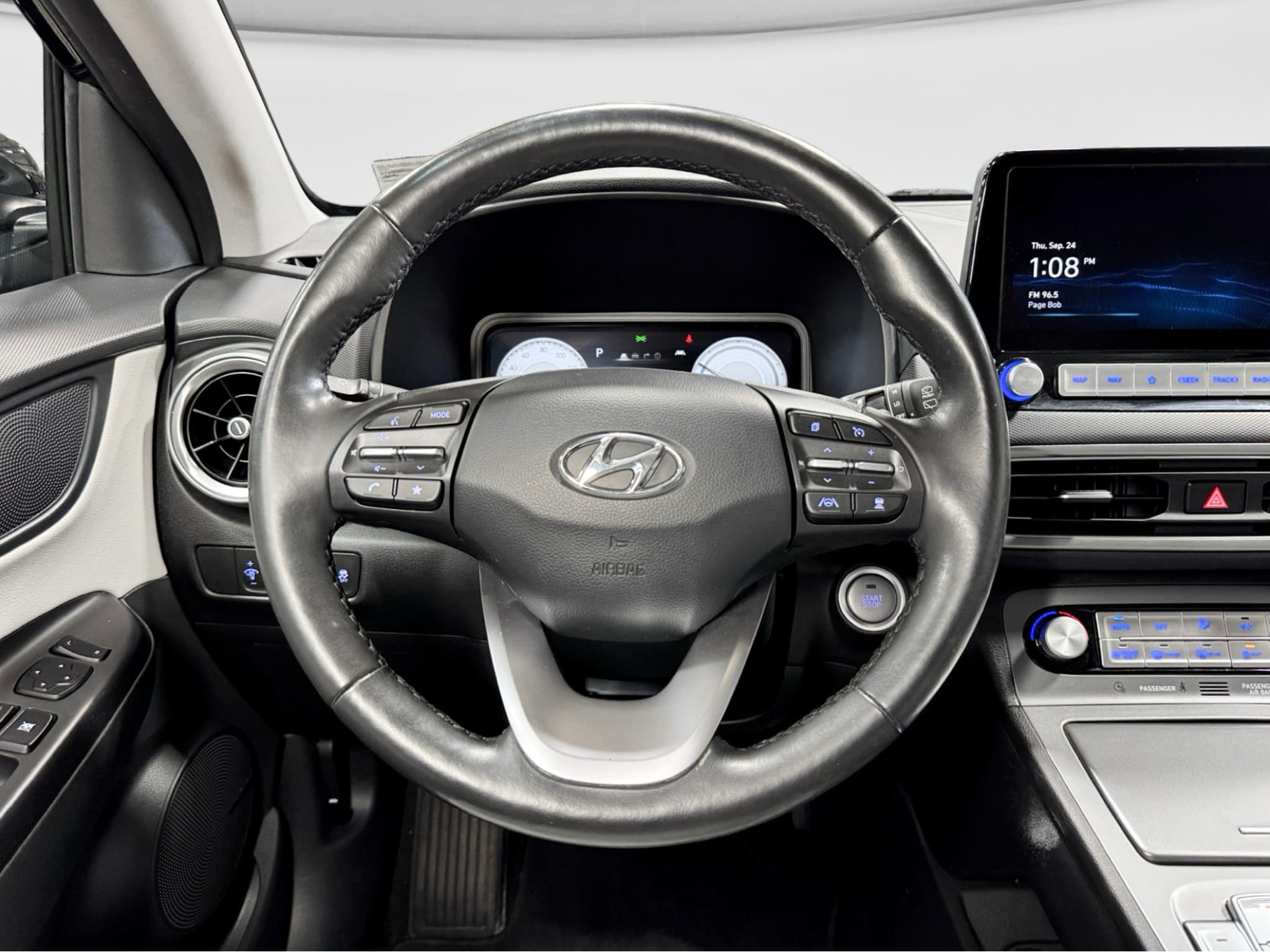 2023 Hyundai Kona EV view 9