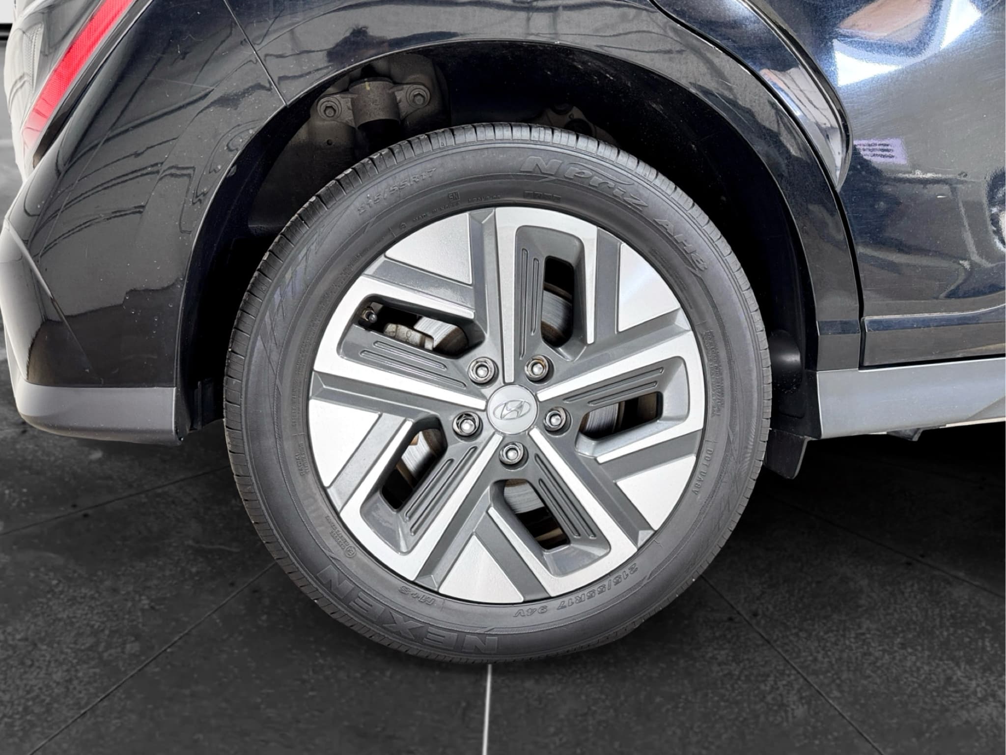 2023 Hyundai Kona EV view 34