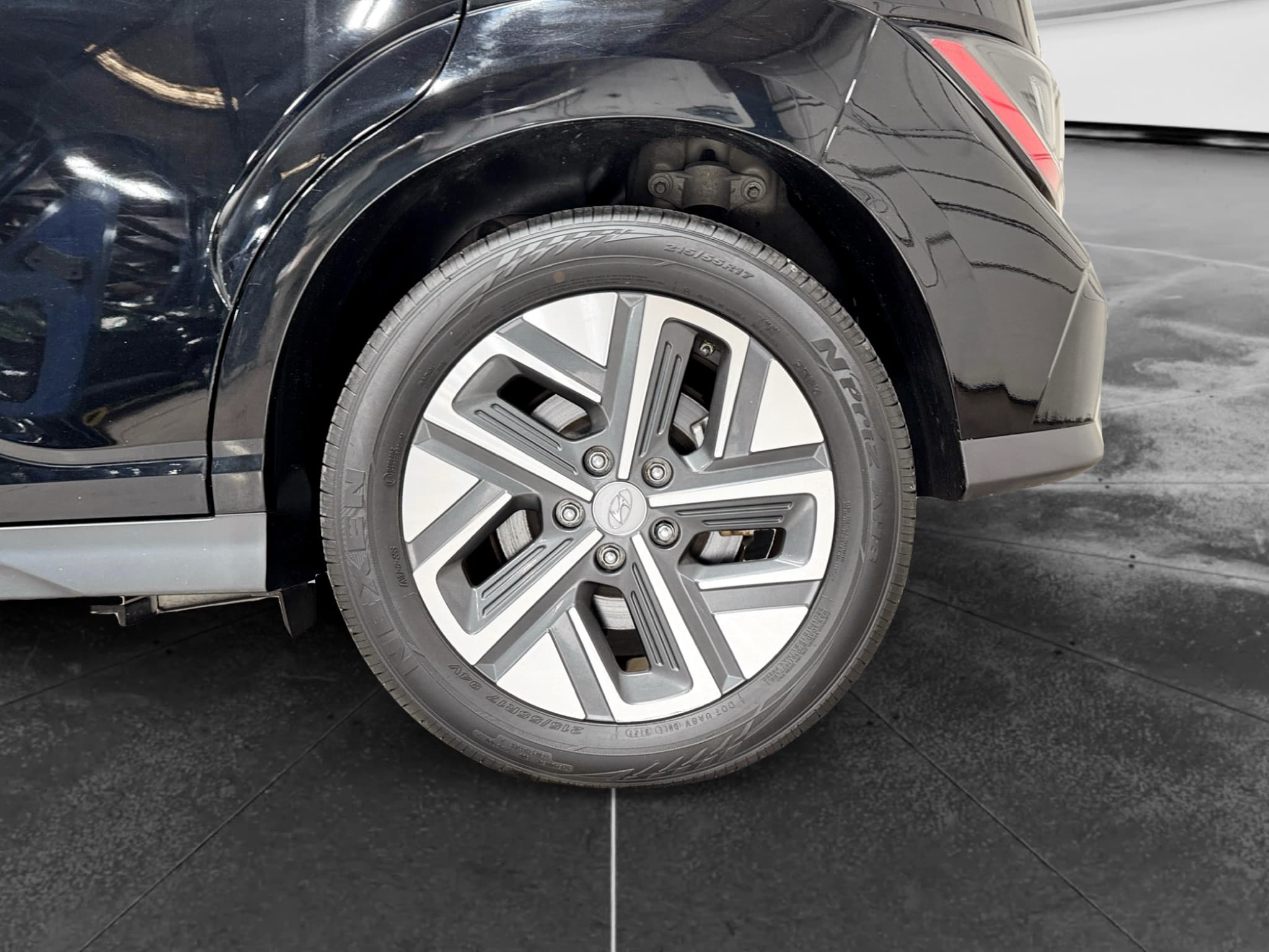 2023 Hyundai Kona EV view 32