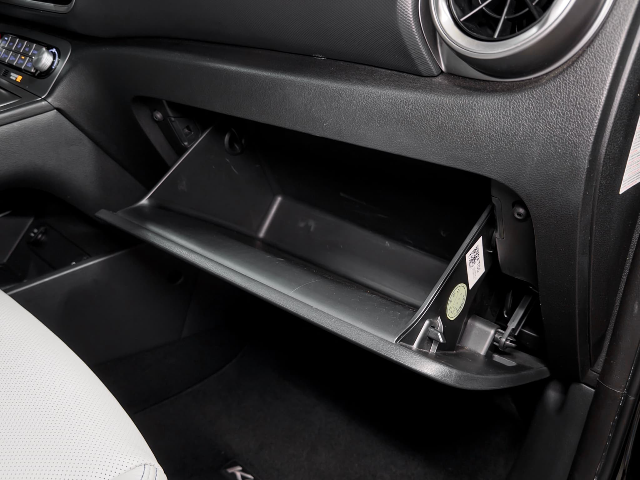 2023 Hyundai Kona EV view 21