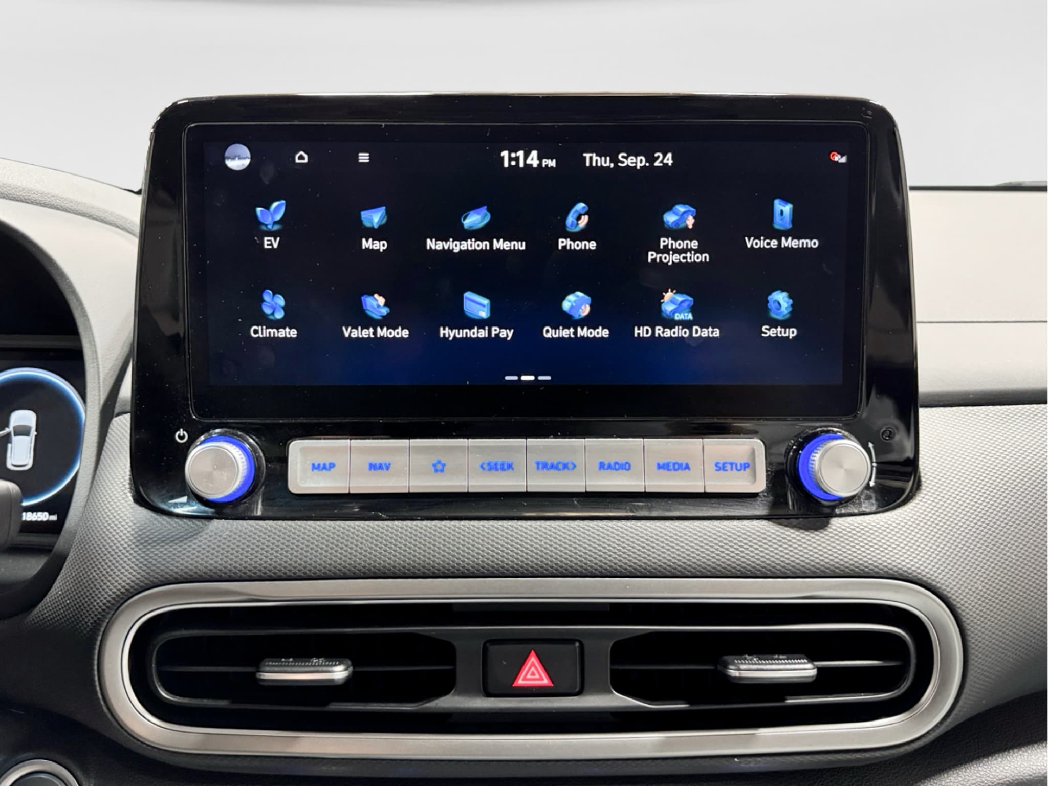 2023 Hyundai Kona EV view 14