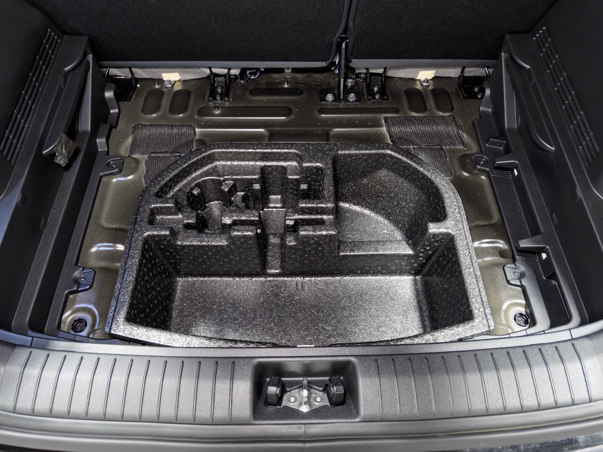 2023 Hyundai Kona EV view 27