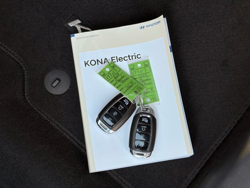 2023 Hyundai Kona EV view 24