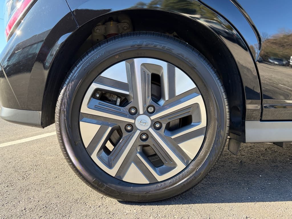 2023 Hyundai Kona EV view 36