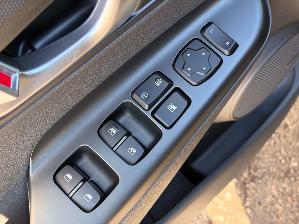 2023 Hyundai Kona EV view 7