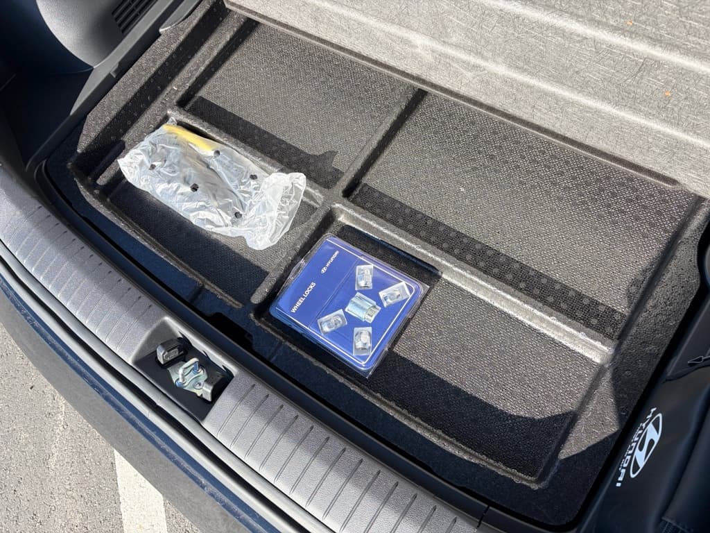 2023 Hyundai Kona EV view 27